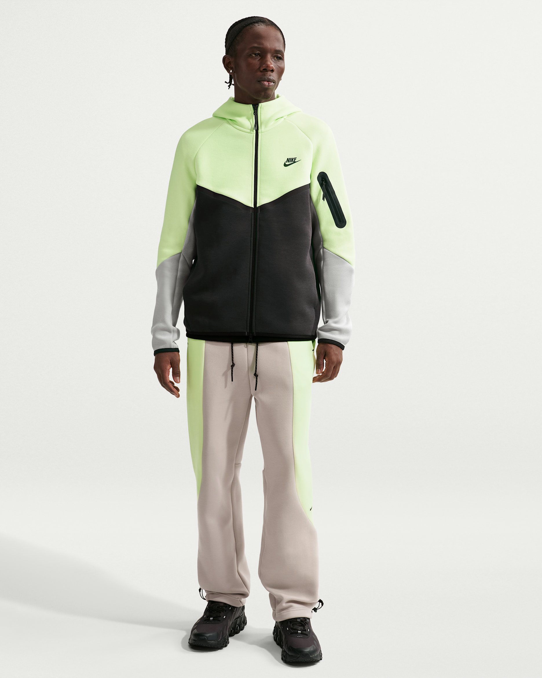 Nike Tech Men's Colour-Block Open-Hem Fleece Trousers. Nike SE